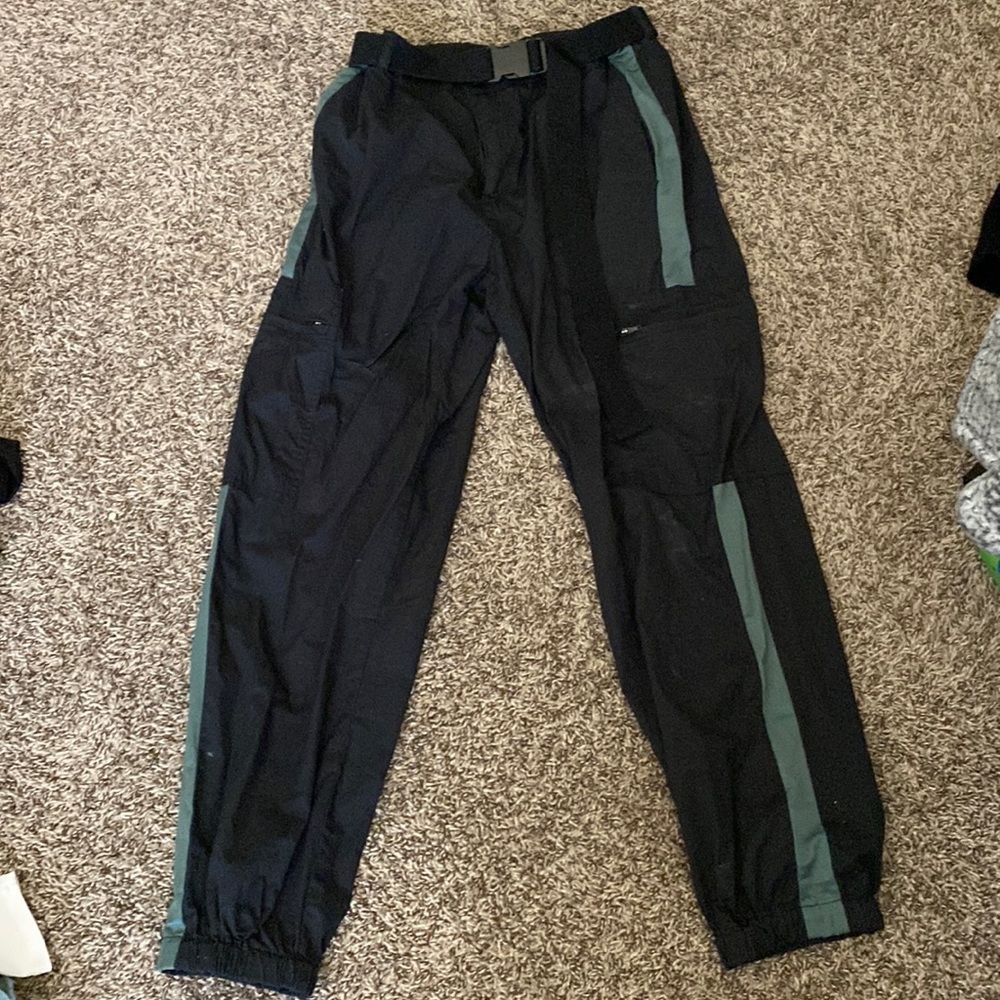 forever 21 khaki jogger, size medium belt comes with pants
